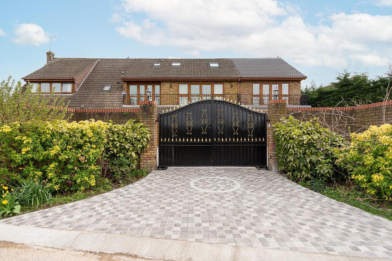 Boutique Green Acre Views Slough Exterior photo